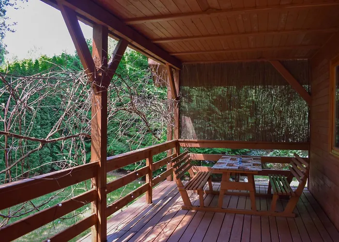 Lesnika Czernica Feriehus *