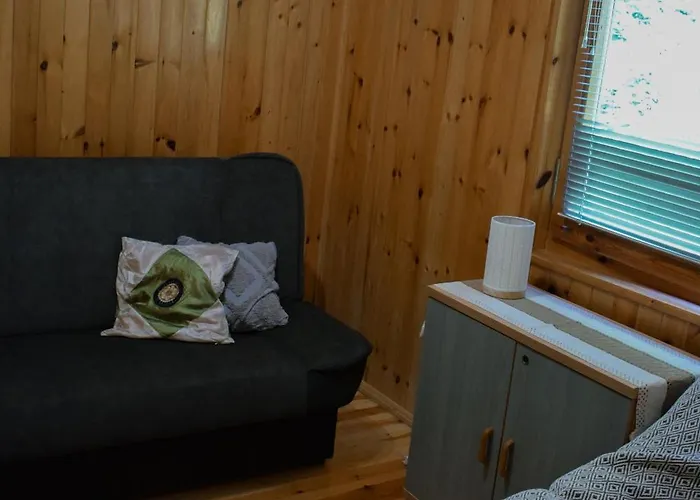 Lesnika Czernica Feriehus *